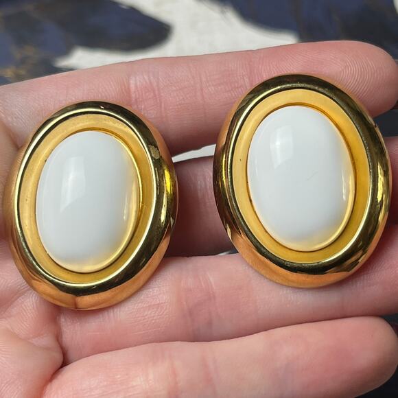 MONET White Faux Stone Gold Tone Clip On Earrings - Picture 3 of 5